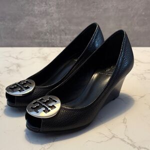 Tory Burch women’s size 5 Black Leather Peep-Toe Wedges with Silver Logo